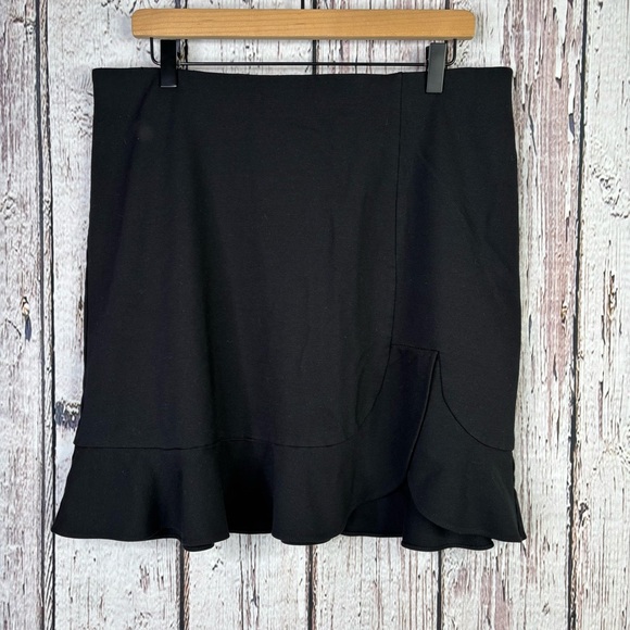 LOFT Black Mini Skirt Ruffle Hem Pull On Elastic Waist Size Large Rayon Spandex - Picture 1 of 9